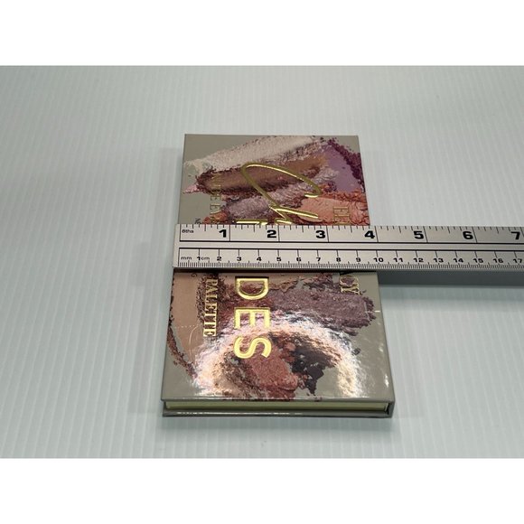 Ellen Tracy - Chic Nudes - Nude Eyeshadow Palette - 18 Colors - Picture 7 of 8